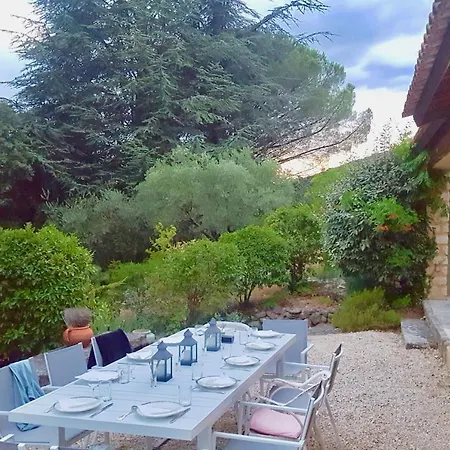 Family House 10 Mn Walking Distance From