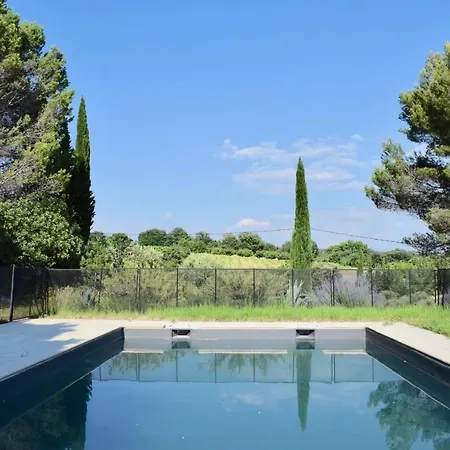 Family House 10 Mn Walking Distance From